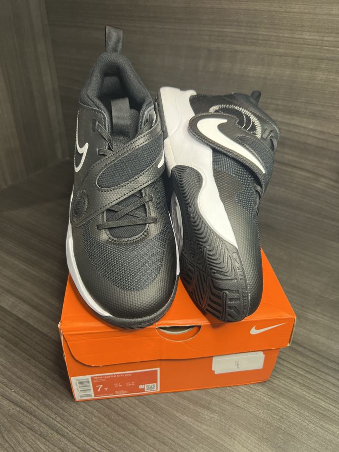 Nike Team Hustle D 11 (GS), kids us 7Y